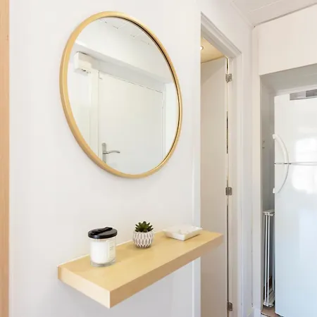 & Fun: Cozy Apartment